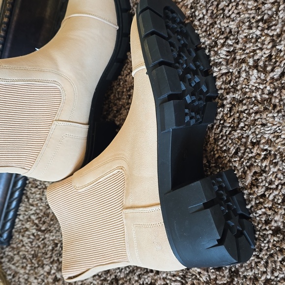 Tan boots, brand new, never been worn. - Picture 4 of 4
